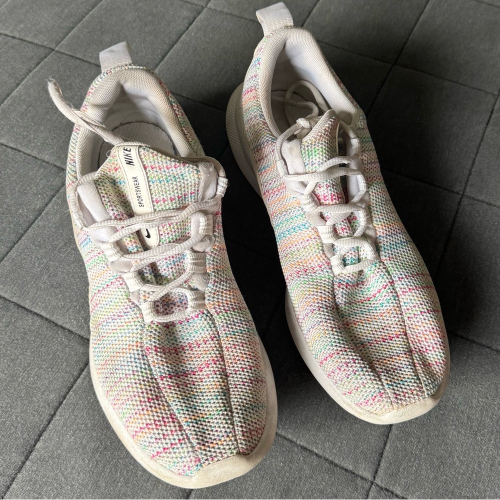 Nike Girls Multicolor Sneakers! - Picture 2 of 5